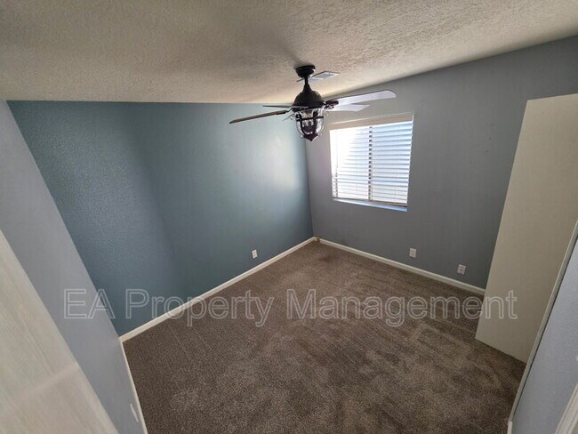 Building Photo - 4819 Platinum Loop NE