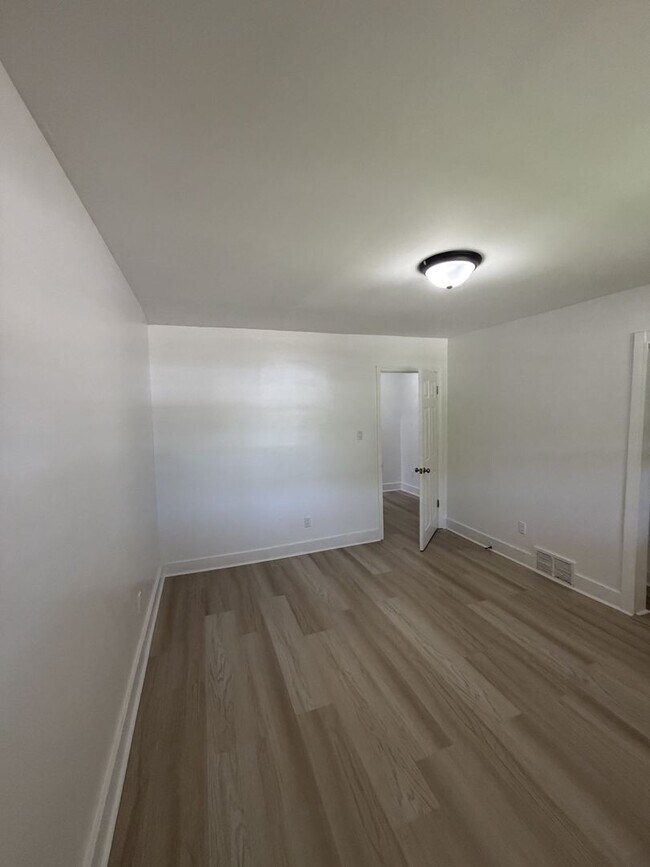 Foto del edificio - 3482 Lamphier Ave