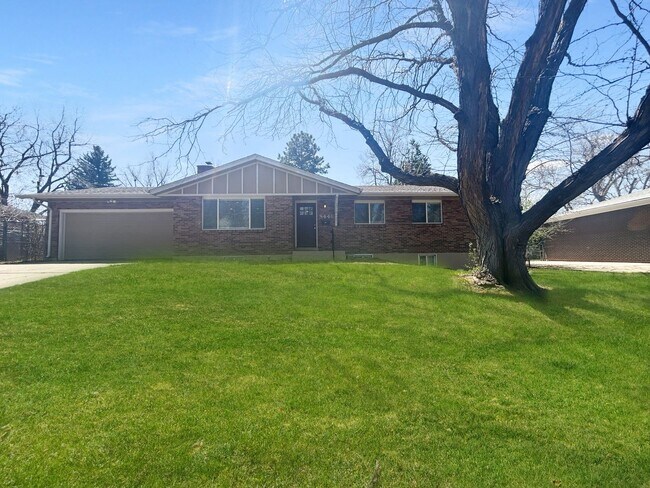 Building Photo - $0 DEPOSIT OPTION, SPACIOUS 5-BEDROOM BRIC...