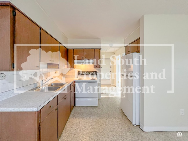 Building Photo - 2336 Broadway St