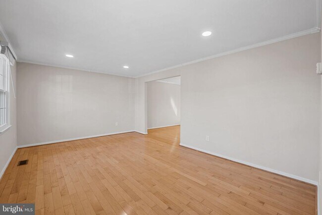 Building Photo - 3301 Fallowfield Dr