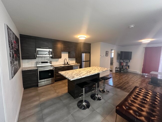 Building Photo - 3861 Rue Émile