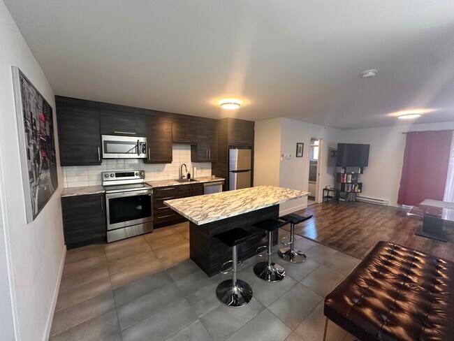 Photo du bâtiment - 3861 Rue Émile
