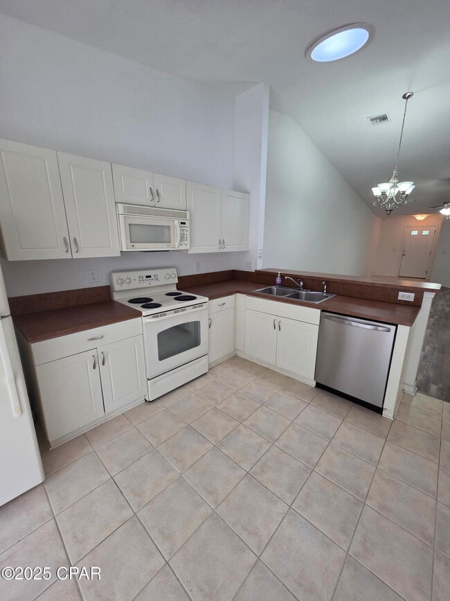 Building Photo - 3046 Meadow St