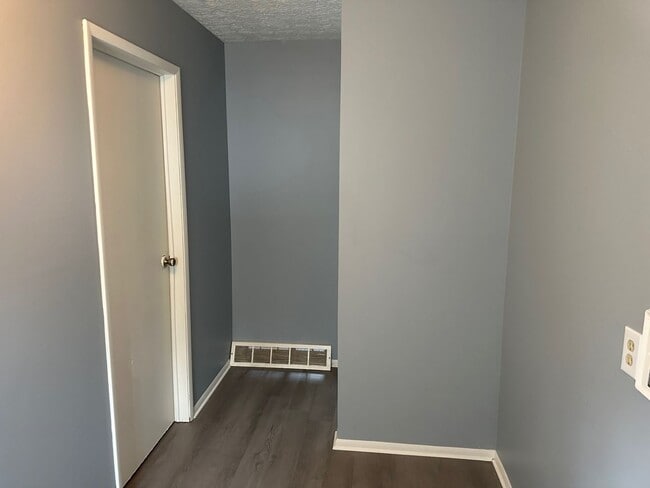 Building Photo - 448-450 Bartley