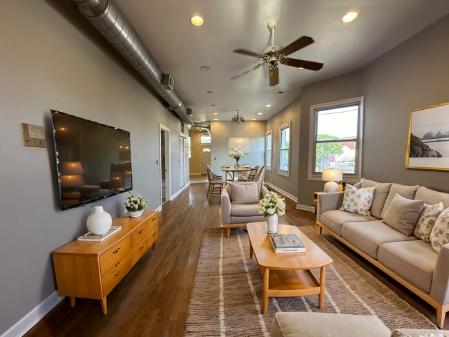 Foto del edificio - 4879 N Lincoln Ave