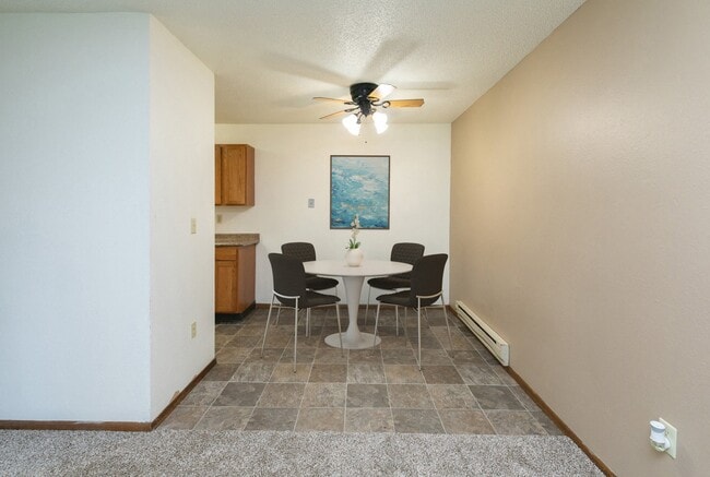 Apartamentos Maplewood Bend en Fargo, Dakota del Norte | Restaurantes - Maplewood Bend