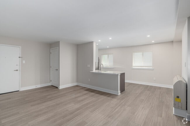 2BR, 1BA - 810SF - Living Room - The Ridge Apartments