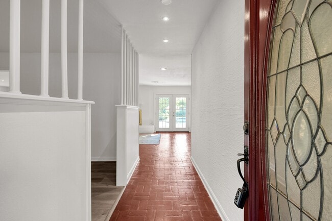 Foto del edificio - 26926 Maplewood Dr