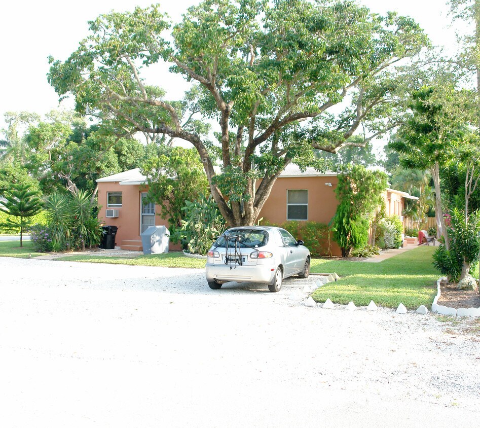 Building Photo - 916 SW 8th Ave