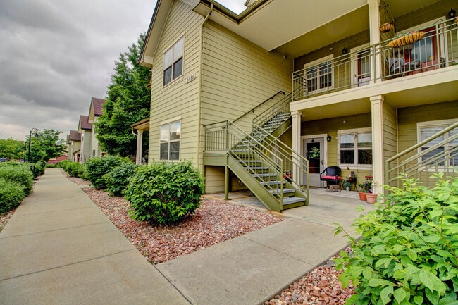 front of unit - 5465 Zephyr St