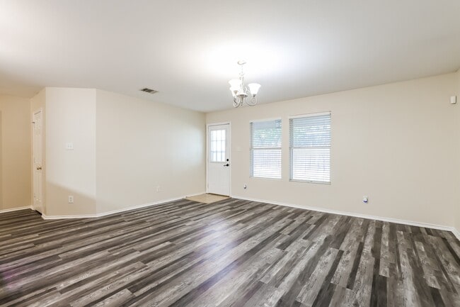 Building Photo - 109 Wind Willow