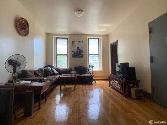 Foto del edificio - 379 W 125th St