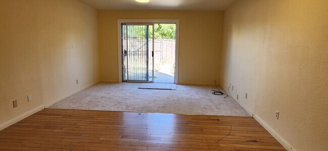 Foto del edificio - 2 bedroom 2 bath townhome close by Richmon...