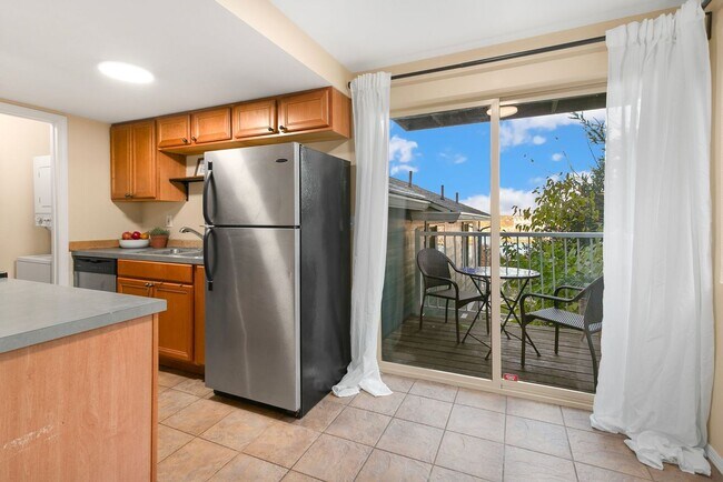Building Photo - 2 bed 2 bath Stadium District Condo!