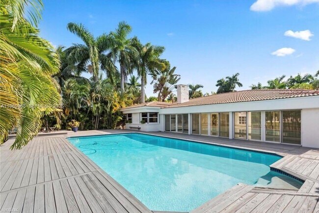 Building Photo - 1025 Belle Meade Island Dr