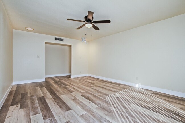 Foto del edificio - 4 Bedroom 2 Bathroom with Arizona Room in Tempe