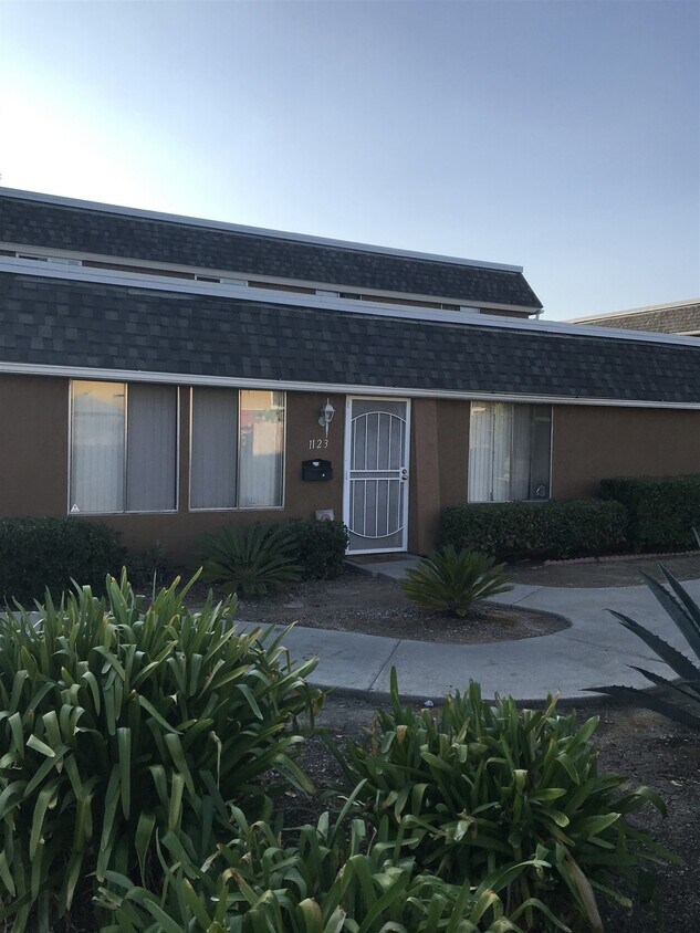Primary Photo - 1123 Madera Ln