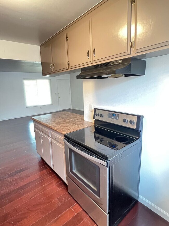 Foto del edificio - 4130 Hathaway Ave