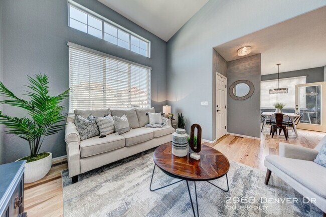 Building Photo - 3 bed/4 bath Modern Townhome with Large Yard