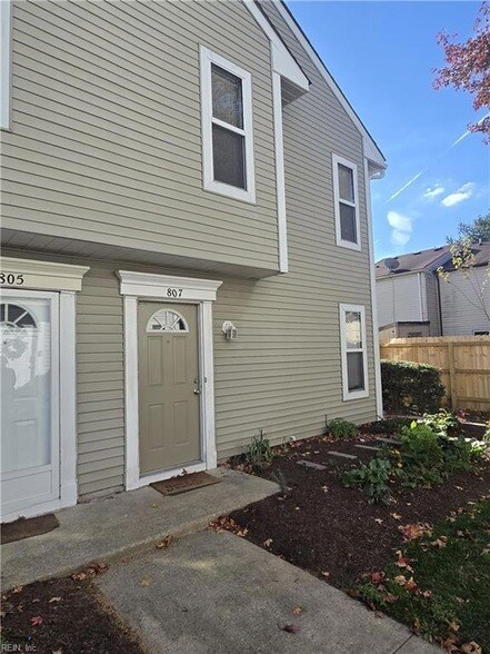 Foto del edificio - 807 Zircon Ct