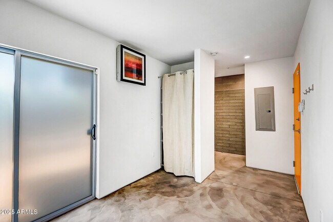 Foto del edificio - 1145 E Whitton Ave