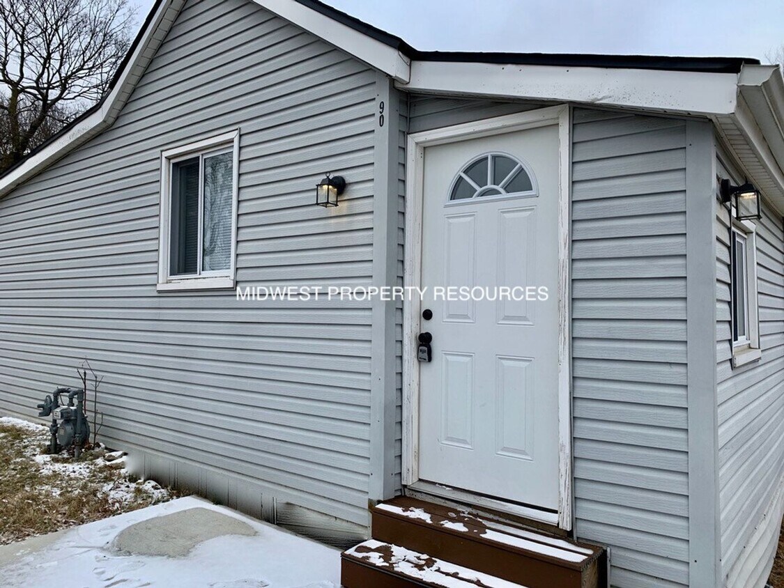 Primary Photo - 2 Bedroom Bungalow in Harrisonville