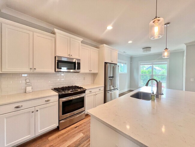 Building Photo - Stunning 3BD, 2.5BA Raleigh Home with Indo...