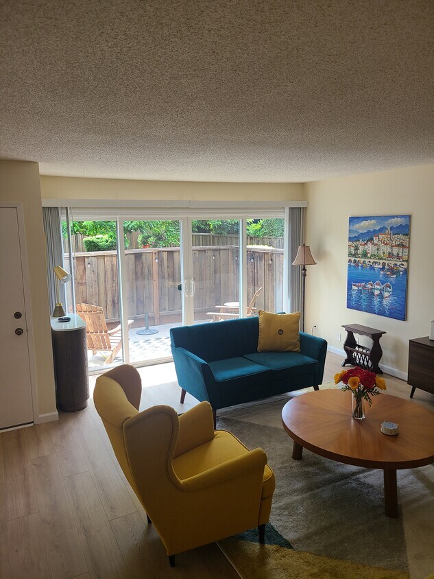Mid-Century Modern Living Room - 1919 Ygnacio Valley Rd
