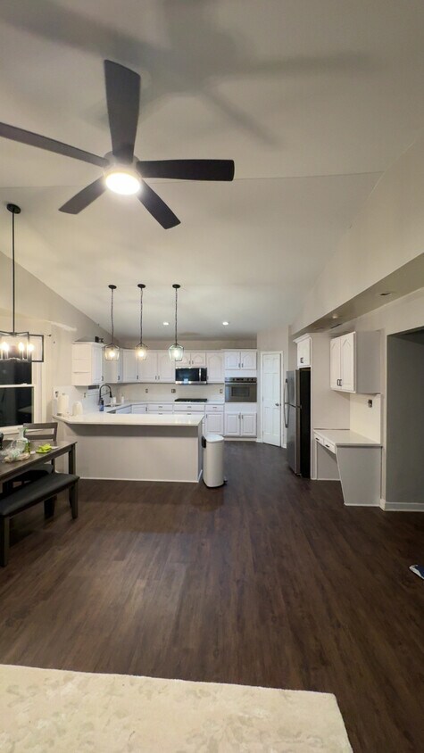 Foto principal - 23675 Maude Lea St