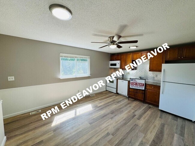 Foto del edificio - 3/2 Home Available Now!!
