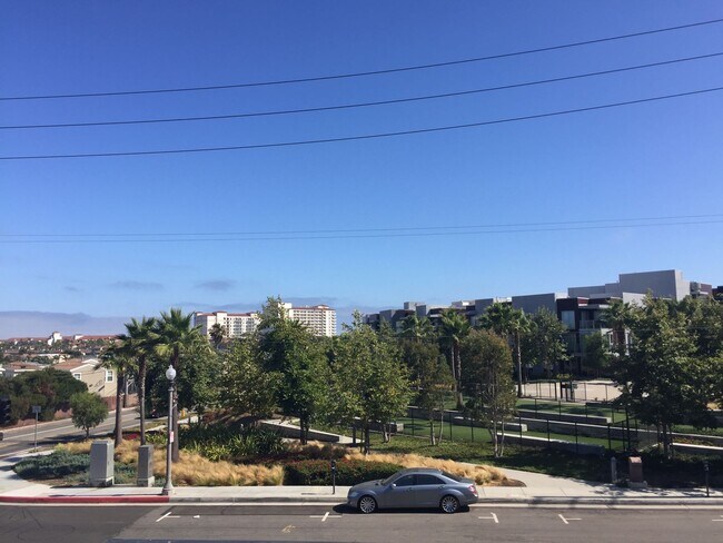 Foto del edificio - Beautifully Renovated Apartment Steps to the Beach - Washer/Dryer & Refrigerator included!