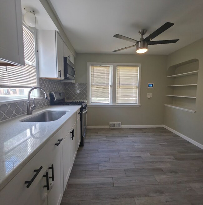 Foto del edificio - Single Family Home 3 beds 2 bath Available Now!