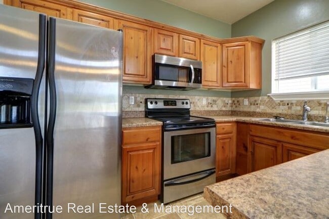 Building Photo - 3 br, 2.5 bath House - 1345 Westbridge Circle