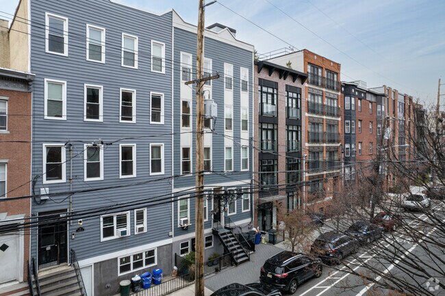 Building Photo - 60 Madison St