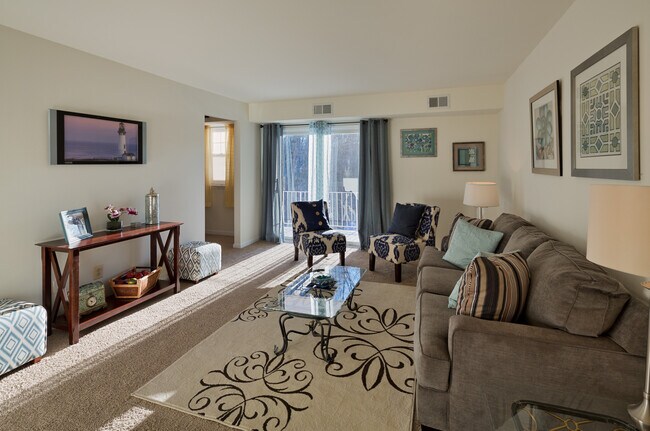 Foto del edificio - 1st Floor: Enjoy effortless step-free access and ground-level living in this cozy, easily accessi...