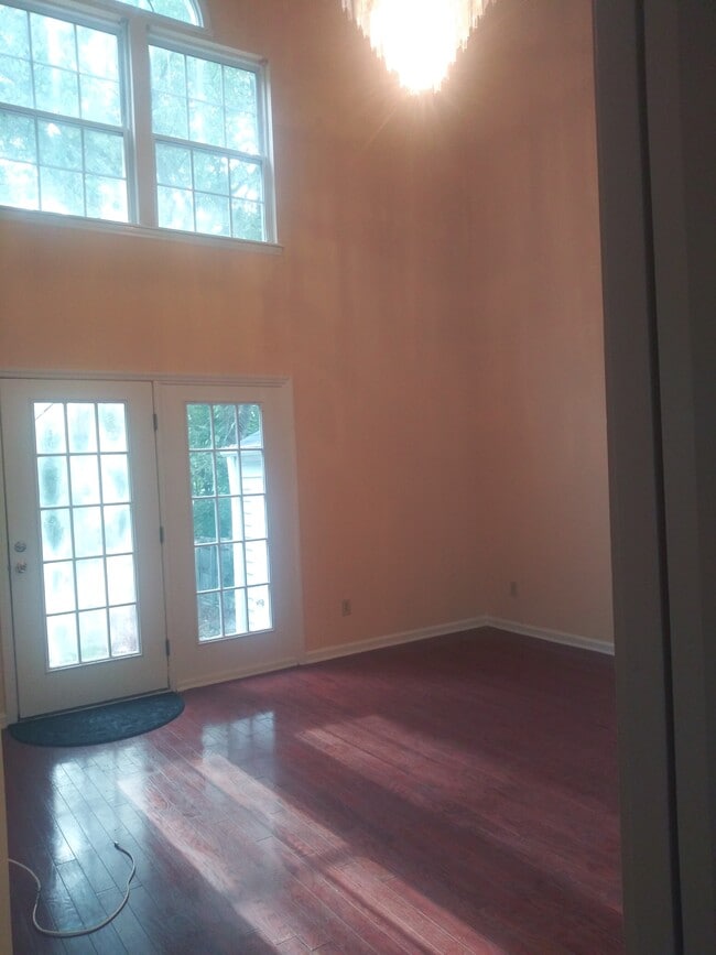Building Photo - 1112 Lady Banks Dr