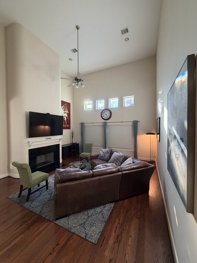 Foto del edificio - 5810 Darling St