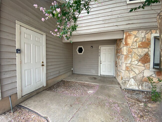 Foto del edificio - Cozy 2 bd/2.5 bath NW Austin Home