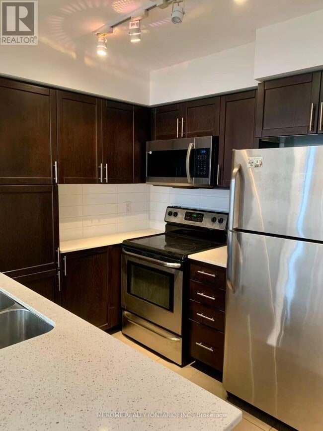 Photo du bâtiment - 800 Lawrence Ave W