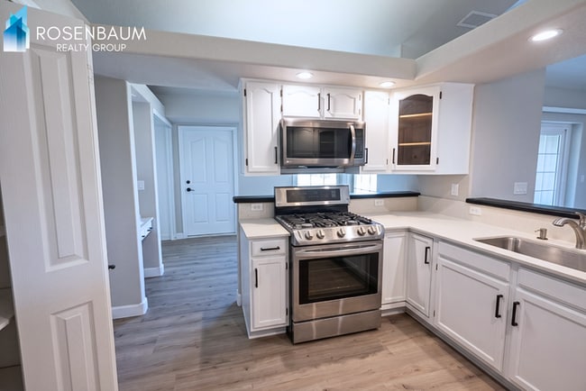 Building Photo - Charming 3-beds, 2-baths ranch-style home on a scenic hillside in Prescott Valley!