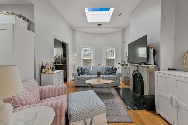 Building Photo - 219 W Newton St