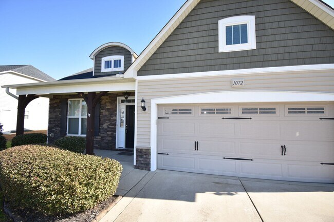 Foto del edificio - 4 Bedrooms and 2.5 Bath in Patriot Park Vi...