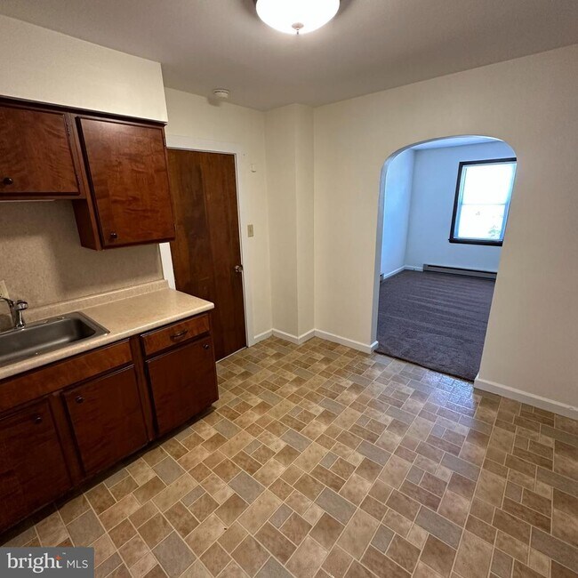 Building Photo - 916 Stouffer Ave