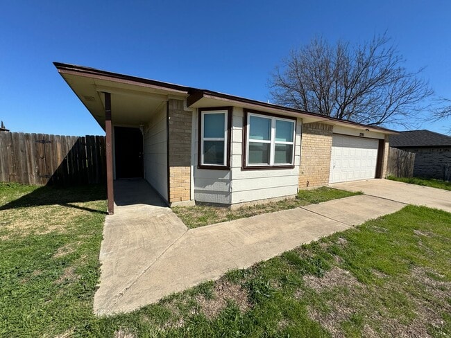 Building Photo - 2705 Casey Dr