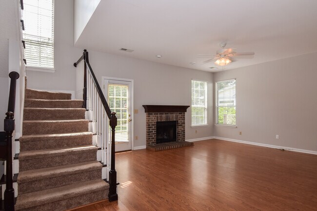 Building Photo - 1827 Falling Creek Cir