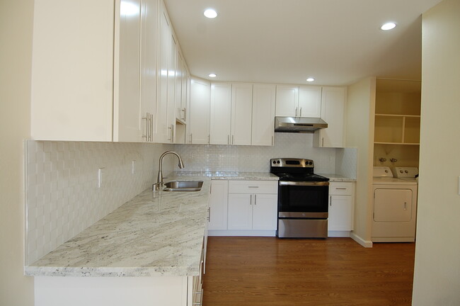 Newly remodeled kitchen - 208 N Lake Merced Hls