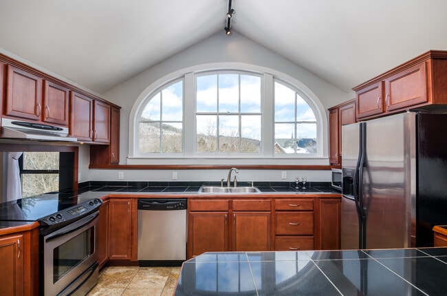 Building Photo - The Estates