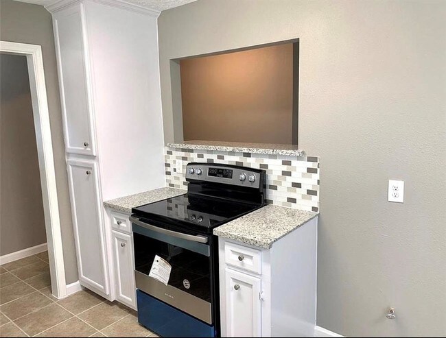 Building Photo - 19123 Sears Dr