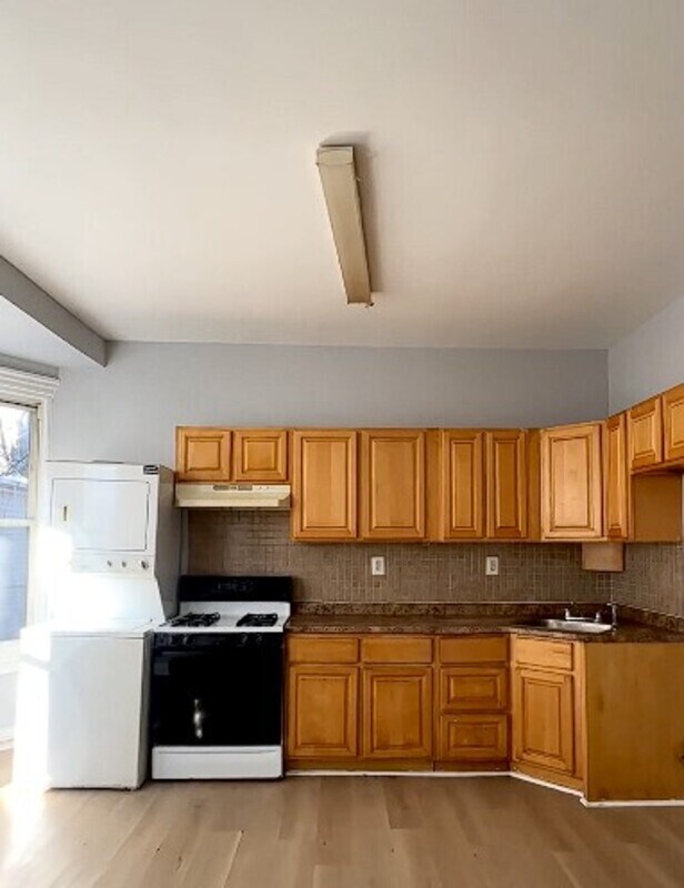 Building Photo - 173 Manheim St